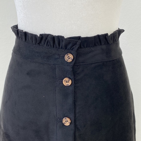 NEW Women’s H&M Size 0 Black Suede Button Up High Waist Skirt - Picture 3 of 6